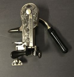 Vintage Frontgate Legacy Tabletop Wine Opener