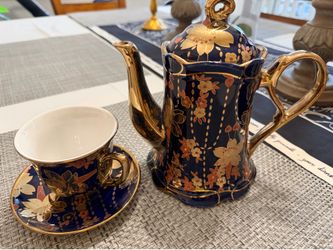 Tea pots and tea cups