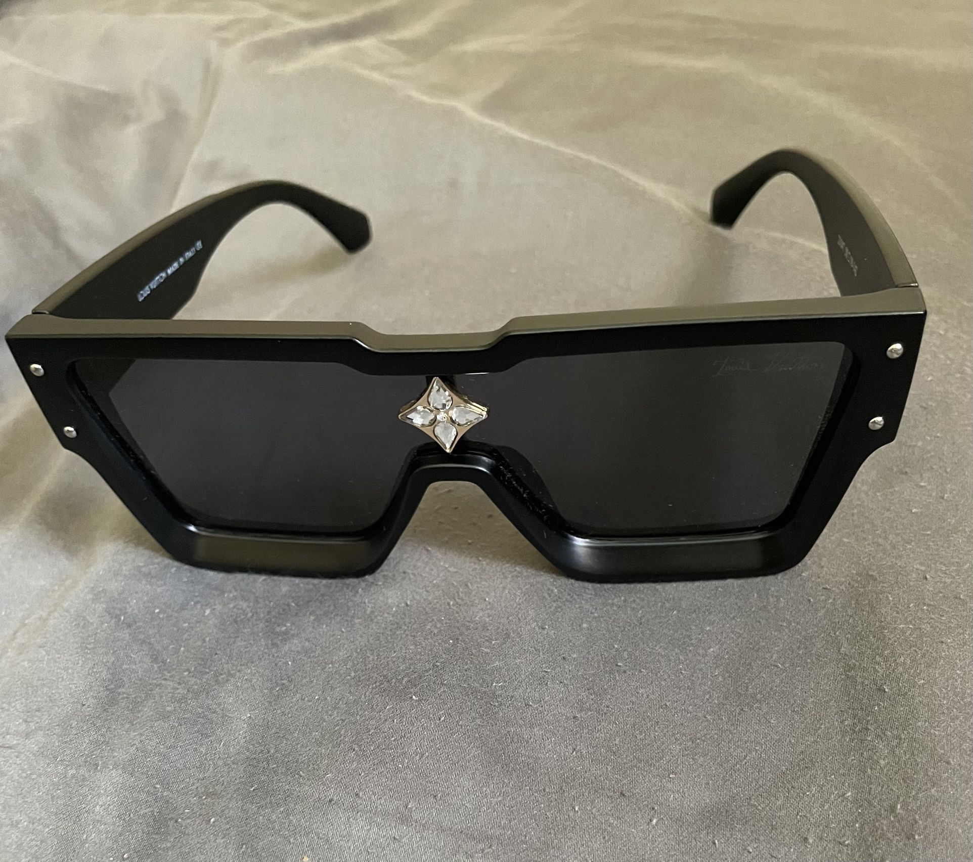 Louis Vuitton Sunglasses for Sale in Oceanside, CA - OfferUp