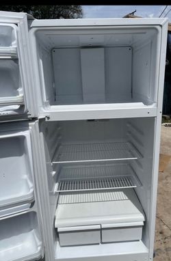 Hotpoint® 14.6 Cu. VFt. Capacity Top-Freezer Refrigerator HTH15BBMFRWW