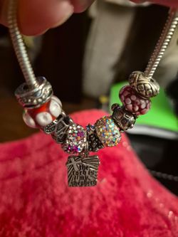 BRACELET.  NEW