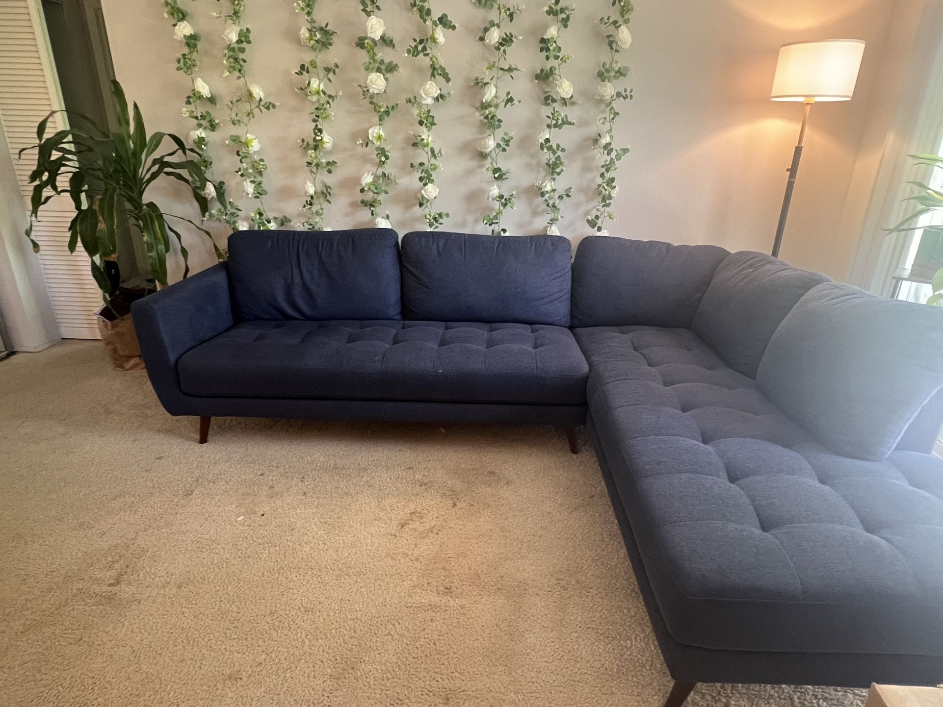 Stylish sofa - Gently used, like new condition!
