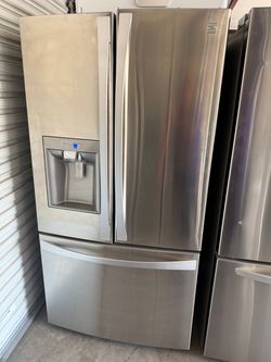 Kenmore refrigerator French door with ice maker and dispenser working good
