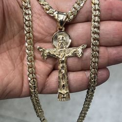 14k premium gold plated Cuban necklace and Jesus pendant ✨✨✨