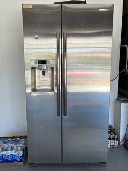Samsung Refrigerator // Stainless Steel