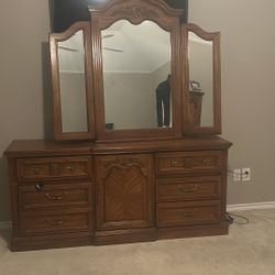 Dresser With Mirror