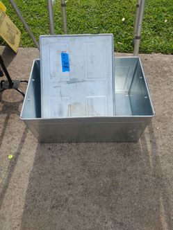 Metal can with lid