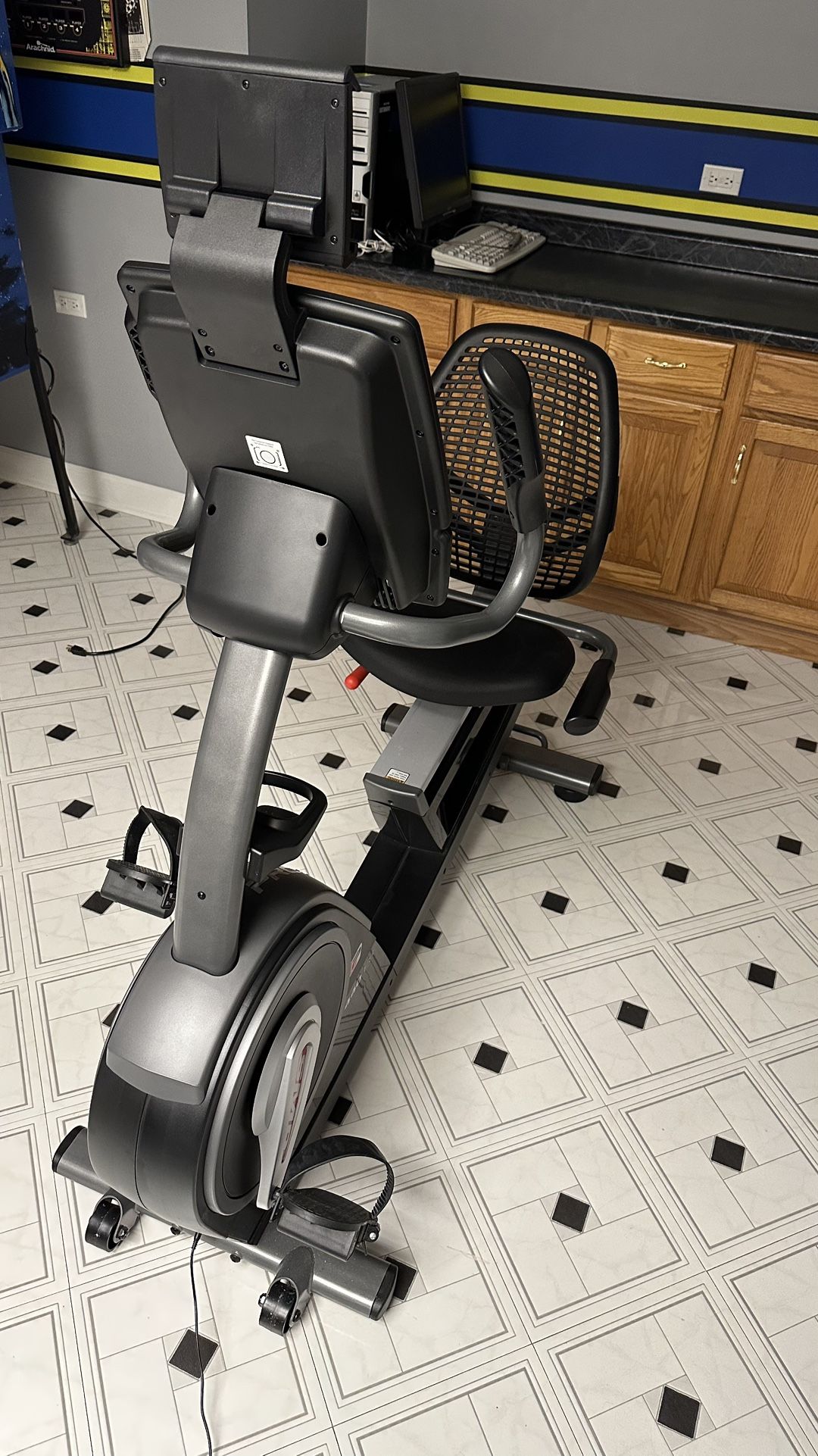 Preform 440 ES Recumbent Bike (Exercise Bike)