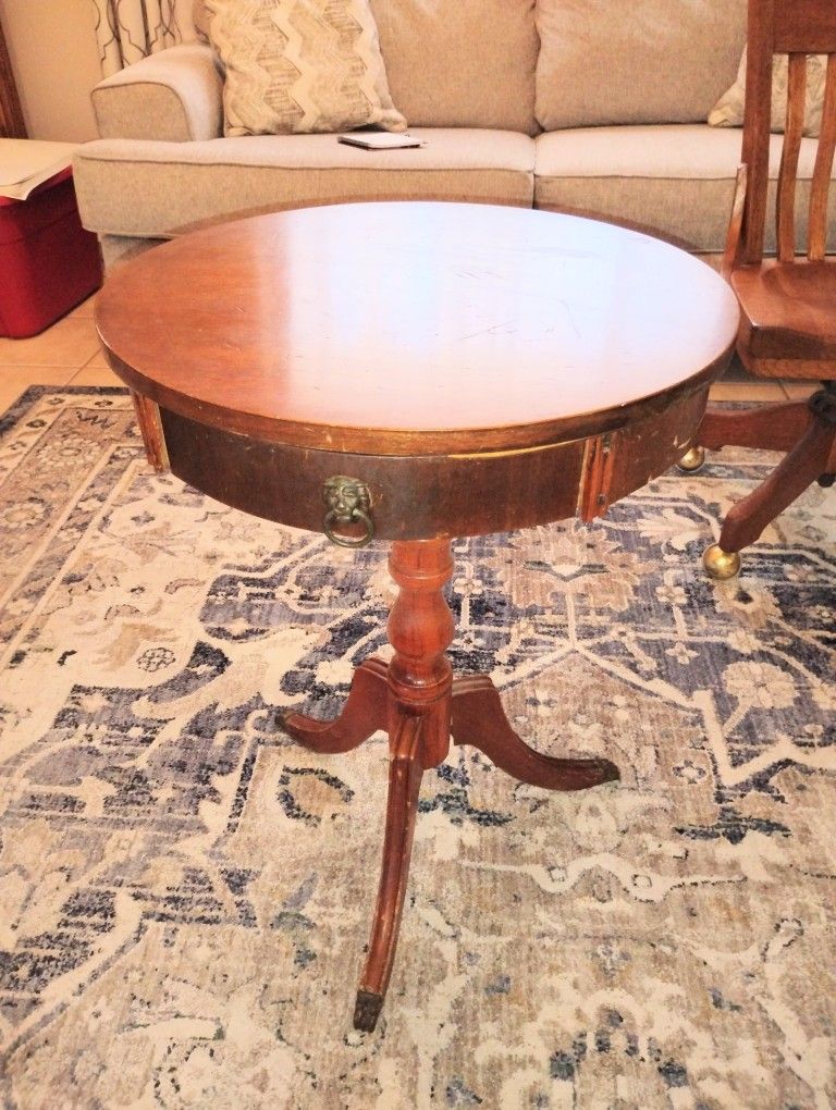 Antique Tables
Vintage Claw Feet End Round Table