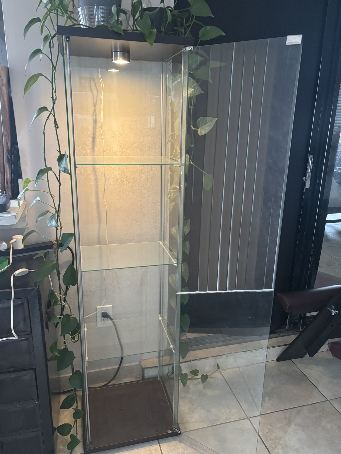 Glass display cabinet