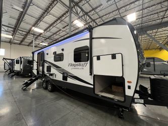 RV Trailer 30 Feet! (Big Living Room)