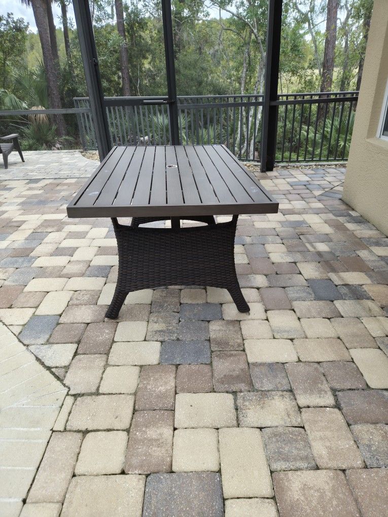 Outdoor Aluminum Table (Free)