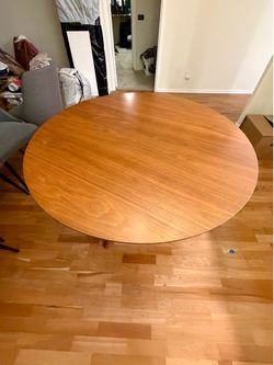 Round Dining Table / West Elm (48-Inches)