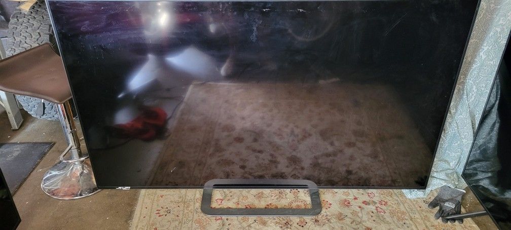 Vizio Smart TV 70 Inch Read Description