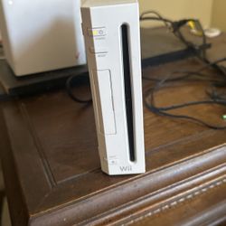 Nintendo Wii With GameCube Controller 