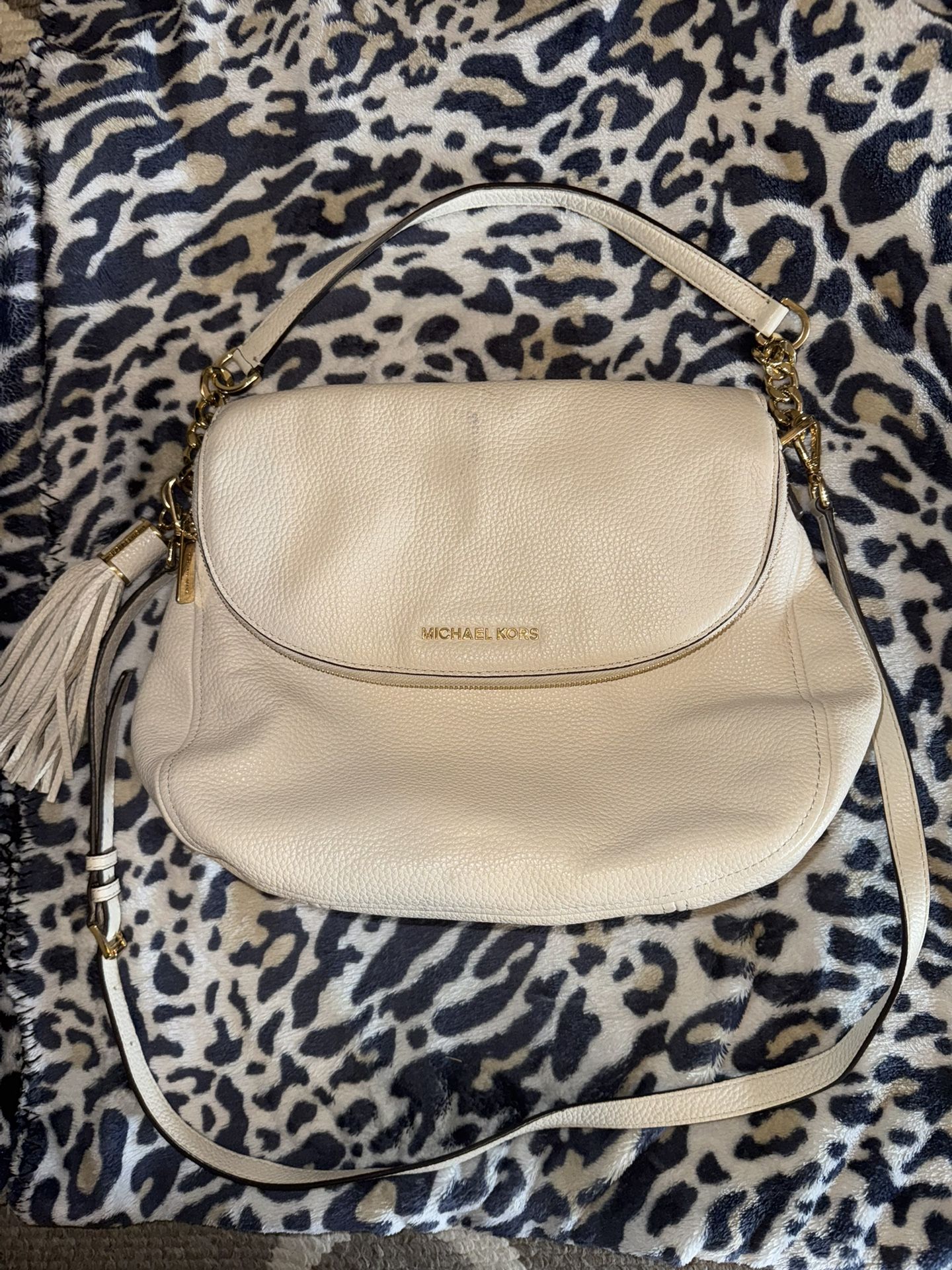 Micheal Kors Crossbody (Cream w/gold Details)
