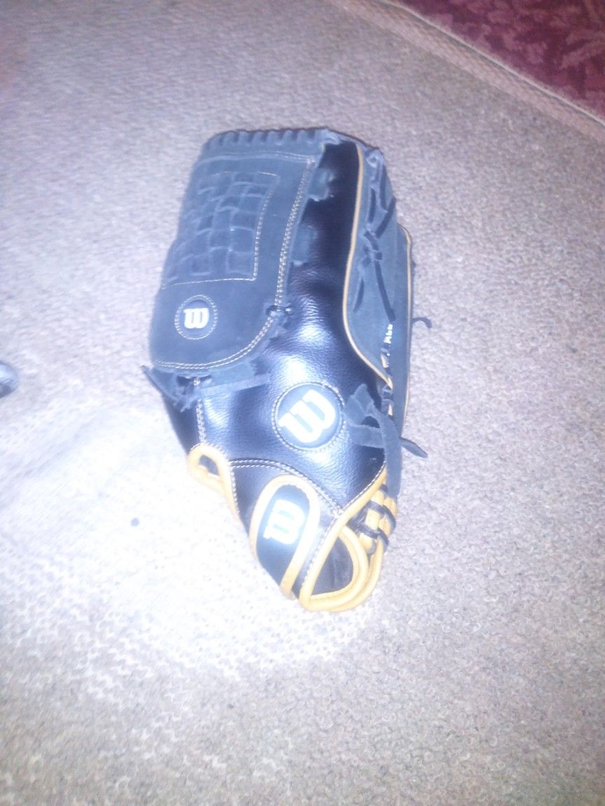 "Wilson"..."14" Softball Glove... Barely used