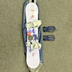 Morrow Mini Wildflower Snowboard 128 CM with Bindings, Bag & Gloves Excellent