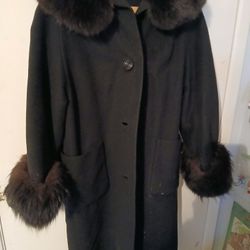 VINTAGE Beautiful Ladies Coat
