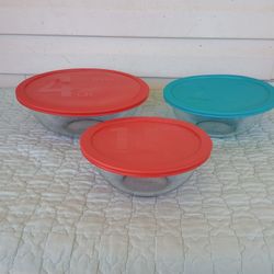 Pyrex Clear Glass Mixing Bowls With Plastic lids 6 PC.