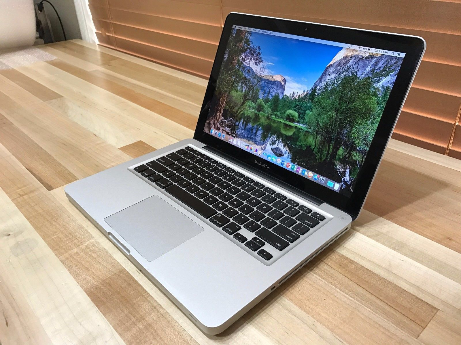 Apple Macbook Pro 13" Core i5 2.4GHz 4GB RAM 320GB HD * LIKE NEW MACBOOK PRO ! Perfect working and physical condition! No marks, scratches, nothing