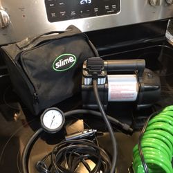 SLIME 12V 150 PSI Auto Air Pump with Light