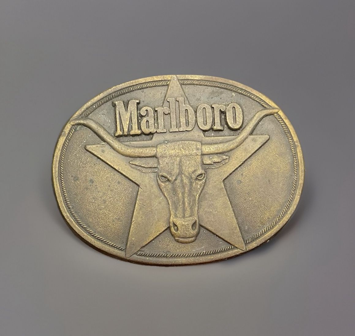 VINTAGE BELT BUCKLE SOLID BRASS 1987 MARLBORO(s31)