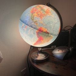 Vintage Globe Lamp, Light Switch On Cord