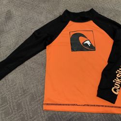 Quicksilver Boys Size 4 Rash guard 
