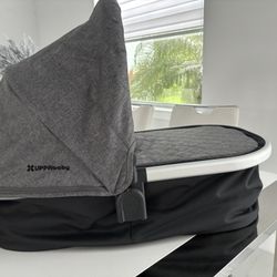 🖤 UPPAbaby Bassinet – Great Condition 🖤