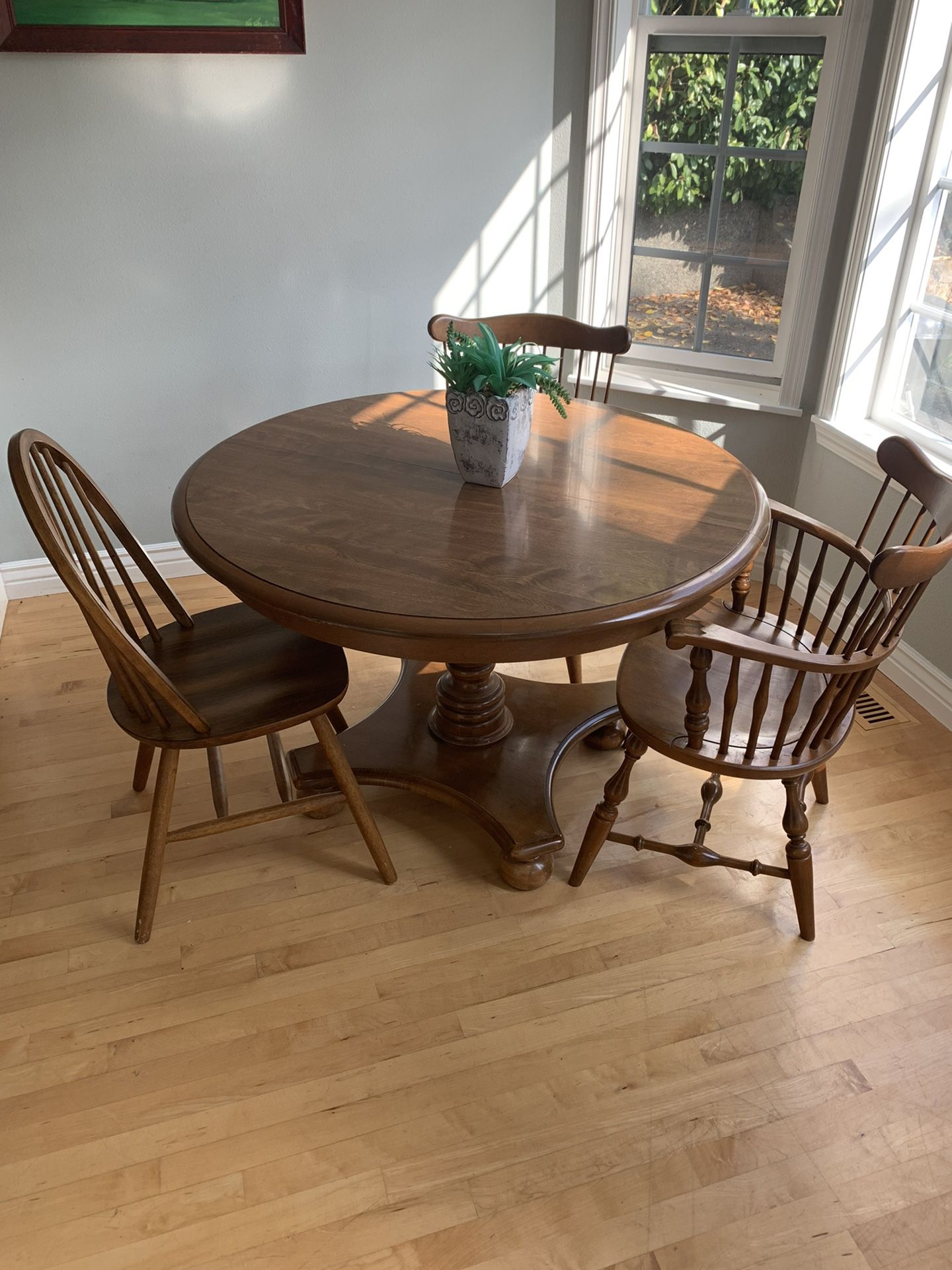 Round Wood Dining Room Table 