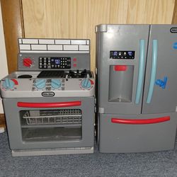 Fisher Price Oven And Fridge Set. (Sounds And Lights Work Great Like Brand New!)