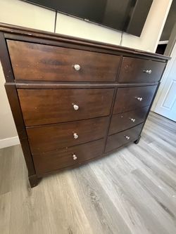 8 Drawer Dresser