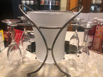 Ice bucket with 4 champagne glass