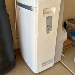 SPT 14,000 BTU Portable Air Conditioner with Dehumidifier in White