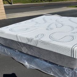Queen Organic Cool Gel Memory Foam!!