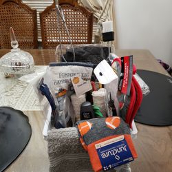 NEW MEN'S BASKET (FATHER'S DAY GIFT)(CAN PICK UP)