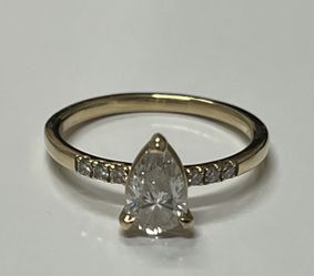 DIAMOND PEAR SHAPE GOLD RING 0.71 Caret
