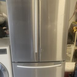 OBO Samsung Top Refrigerator And Bottom Freezer