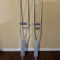Crutches (like new)