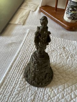 HIGHLY DETAILED VINTAGE BRASS DINNER BELL