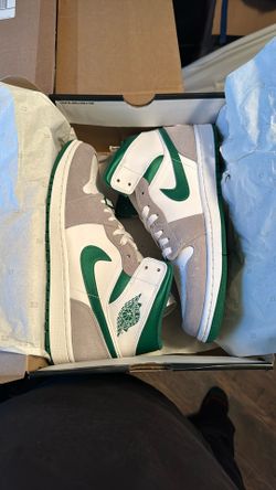 White/pine Green-LT Smoke Grey