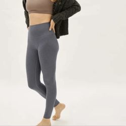 EVERLANE Perform Leggings Size S