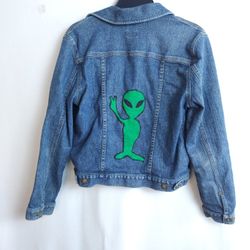 Jean Denim Jacket With Green Alien On Back Sz Medium 