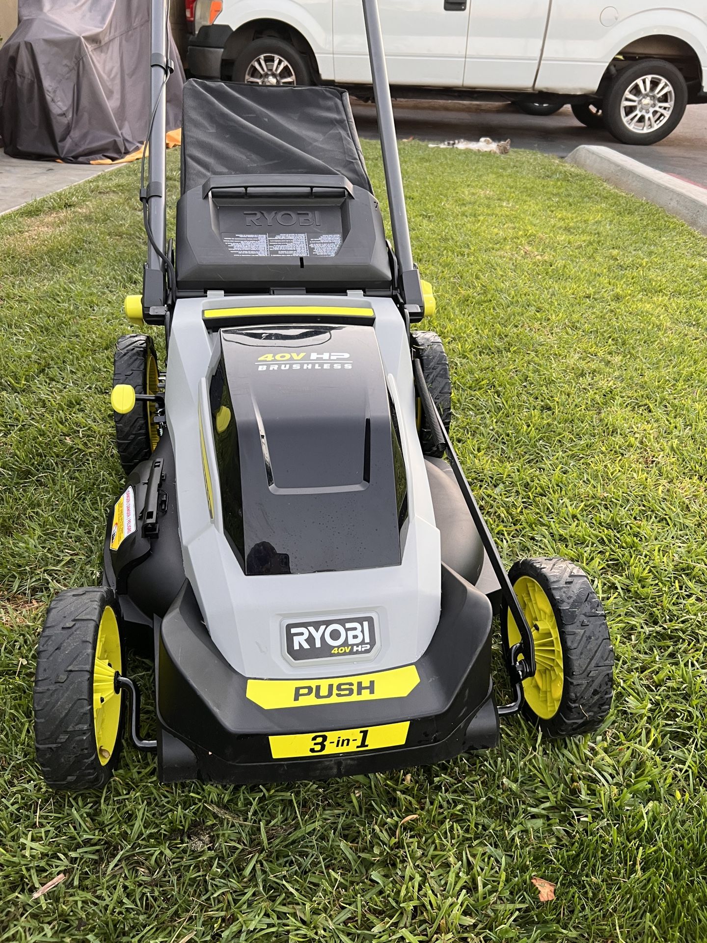 LAWN MOWER RYOBI  40V HP Brushless  20 in. Cordless  Battery OPERATED  Walk Behind  Mower with Battery and Charger