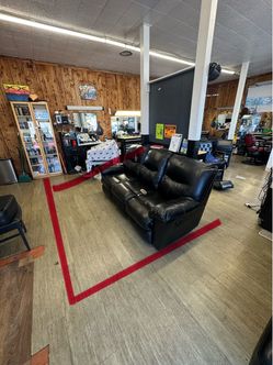 Sofa gratis, gratis necesitas recogerlo tu entre hoy viernes  y mañana  sabado septiembre 12/26