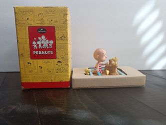 2000 HALLMARK PEANUTS GALLERY LINUS KING OF THE SANDBOX