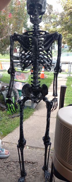 Life size skeleton talks may need new batteries
