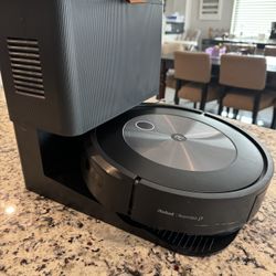 Roomba J7+ Vacuum