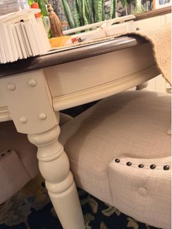 Oval dinning table